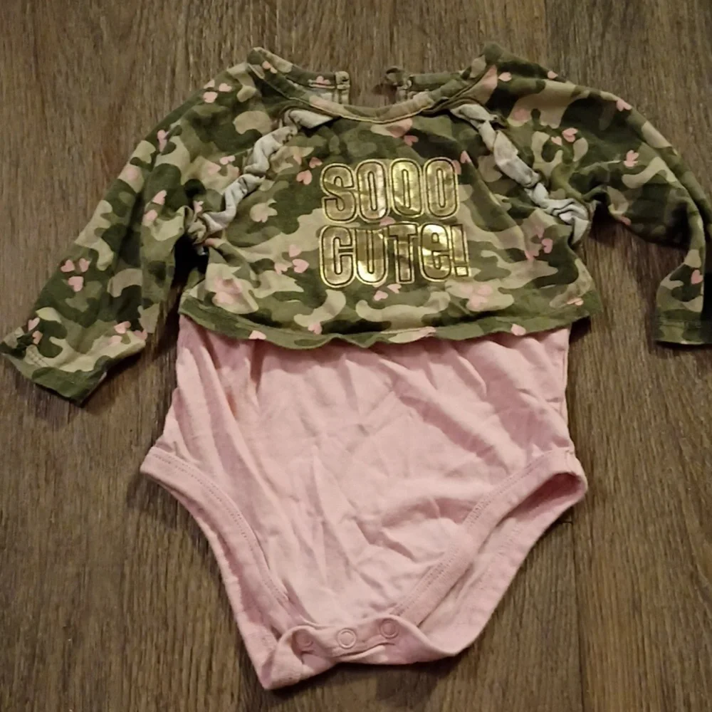 Garanimals Green and Pink Camouflage Bodysuit - Picture 6 of 7